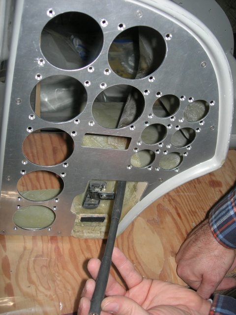 Vertex handheld antenna being inserted in tube 1.